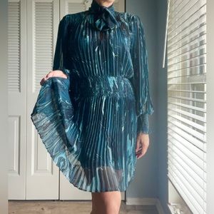 Banana Republic Dress, Sheer Pleat Size XS but fits like SMALL/MED